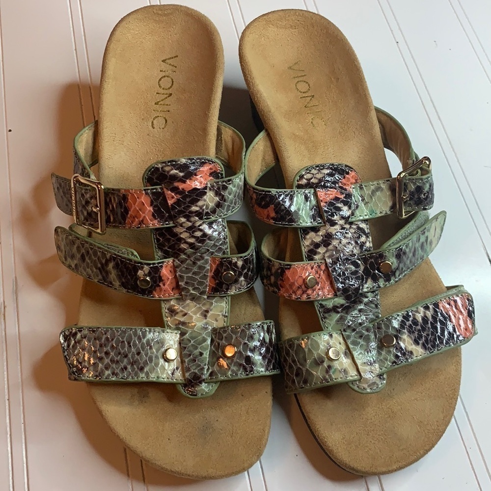 Vionic Light Green Croc Pattern Wedge Sandal - 6. VIO0132
